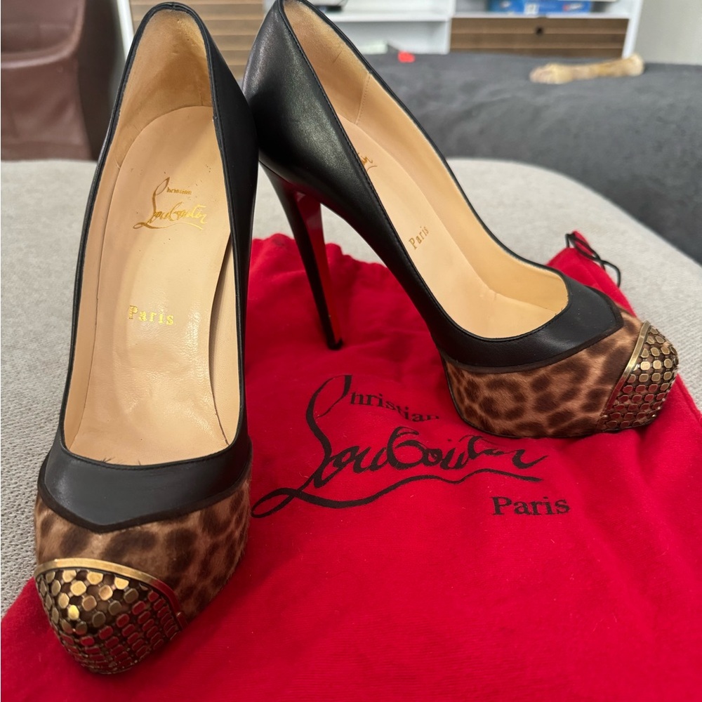 EUC pony hair / leather leopard black Louboutin heels - Picture 6 of 6